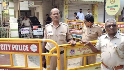Police foils attempts of protesters to lay siege to professor’s house