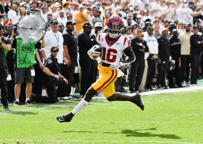 Official Lays Out USC Wide Receiver Running Route Across Field vs. Notre Dame