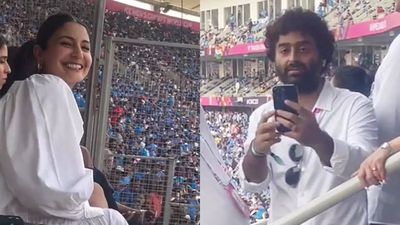 WATCH: Virat Kohli's wife Anushka Sharma getting clicked by singer Arijit Singh