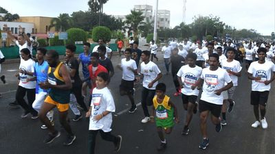 ISRO chairman visits Kalam’s memorial in Ramanathapuram district; interacts with school children; flags off marathon