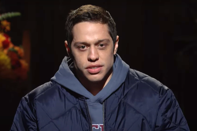 Pete Davidson speaks about his late father in emotional cold open on Saturday Night Live