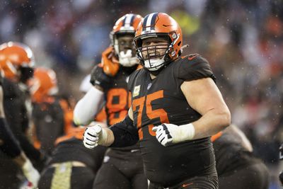Schefter: Browns expected to get All-Pro Joel Bitonio back vs. Colts