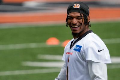 Bengals WR Ja’Marr Chase warms up in 7-Eleven shirt