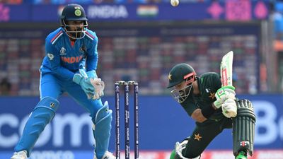 CWC 2023 | KL Rahul wins "Gold Medal" by team for best fielding against Pakistan