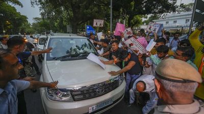 Congress workers surround Rajasthan CM Ashok Gehlot’s vehicle over ticket distribution