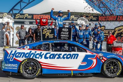 NASCAR Cup Las Vegas: Larson holds off Bell in close battle for win