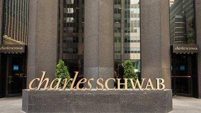 Charles Schwab Rallies On Mixed Q3, Offers Ameritrade Client Update