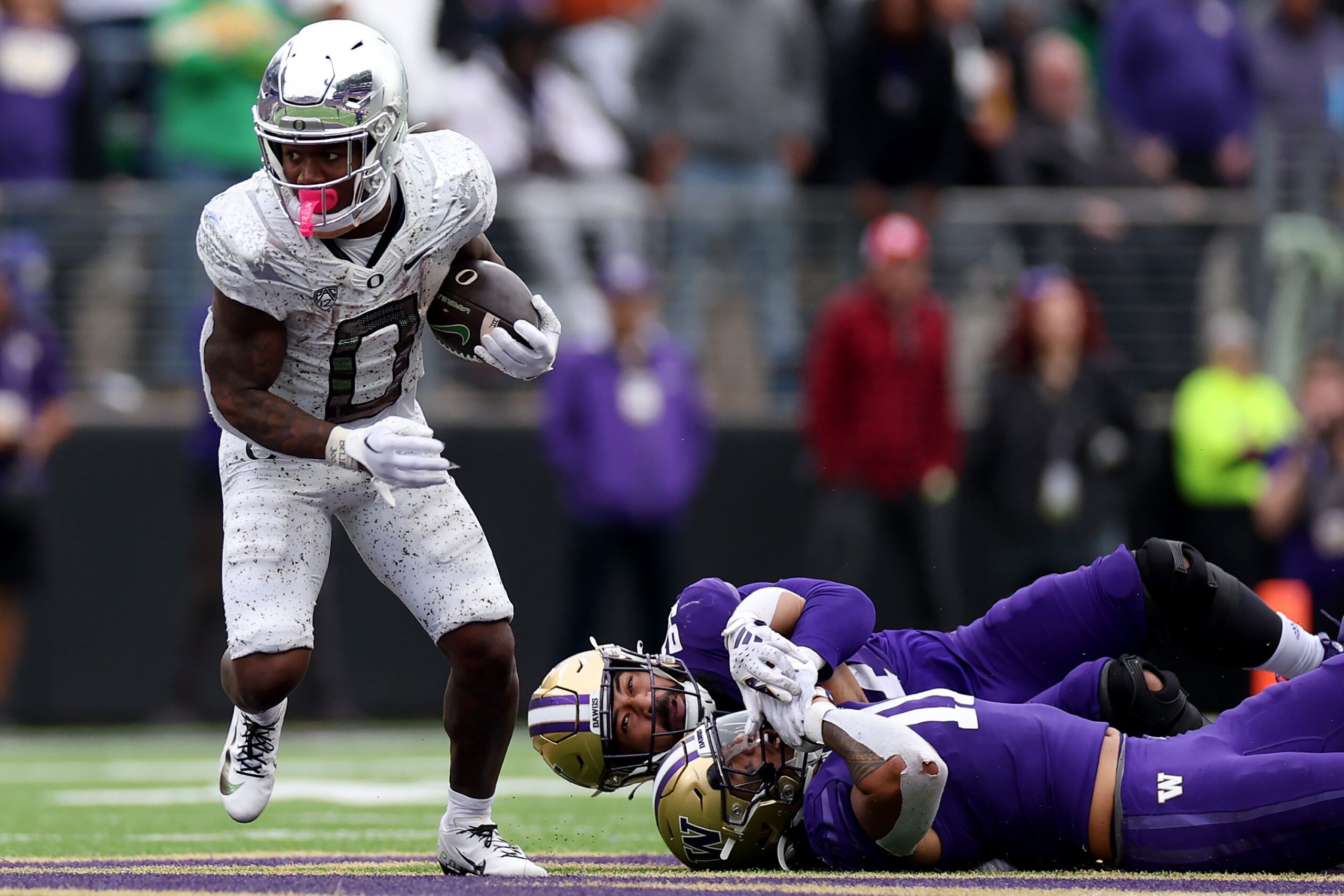 Oregon RB Bucky Irving Shows Out Vs. Washington