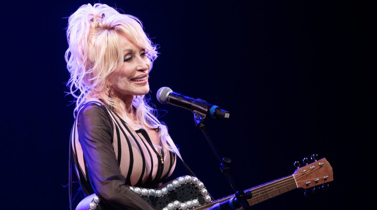 Dolly Parton to Perform at Cowboys’ Thanksgiving Game…