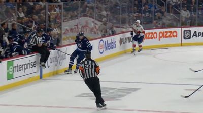 NHL Player Picked Up Coolest Assist of Season Moments After Losing His Stick