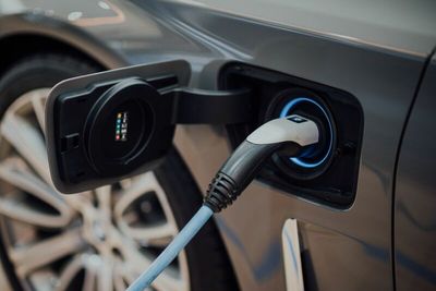 3 EV Stocks Under $10 Analysts Expect To Triple