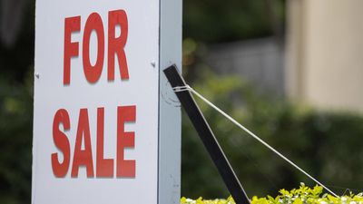 More house flippers take hit, owners staying put longer
