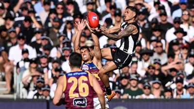Electric forward Hill wins Norm Smith in Magpies' flag