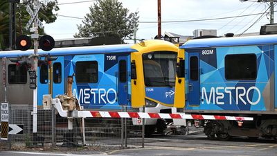 Melbourne rail strikes called off after pay deal