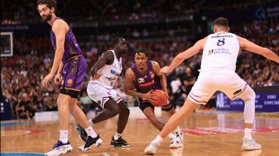 Sydney Kings storm home to beat Adelaide 36ers in NBL