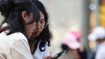 NSW students 'might actually socialise' after phone ban