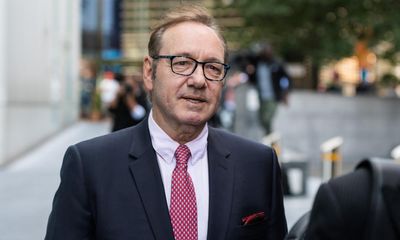 Kevin Spacey receives standing ovation in first stage appearance since trial