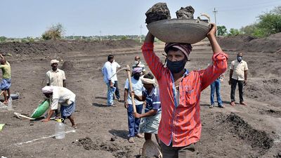 Karnataka seeks pending dues from Centre under MGNREGA to help mitigate drought condition