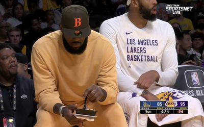 Lakers Great Chides LeBron James for Eating on Bench During Game