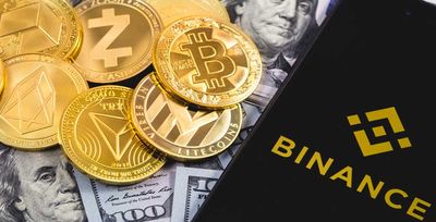 Binance Faces Regulatory Roadblocks, Loses FDIC Protection. Rival Coinbase Climbs.