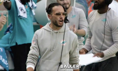 Mic’d-up video shows Mike McDaniel sarcastically having the time of his life on Dolphins’ sideline