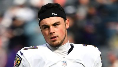 Bears sign QB Trace McSorley to practice squad after Justin Fields injury