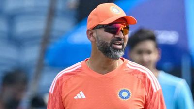 'He is a difficult batsman to bowl': Paras Mhambrey heaps praise on star India batter