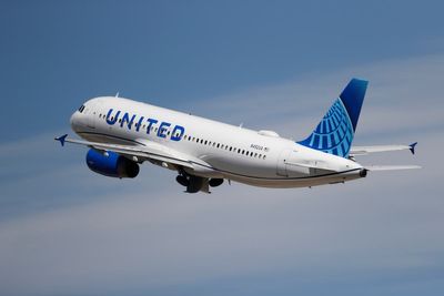 United Airlines rolling out plan that lets passengers in economy class with window seats board first