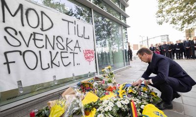 Swedish and Belgian PMs lay wreaths for Brussels terror victims