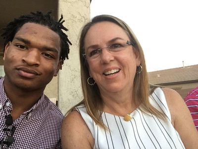 Jamal Hinton and grandma who accidentally invited him to Thanksgiving continue tradition eight years later