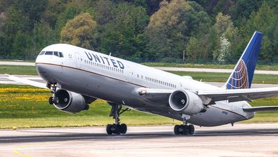 United Airlines Earnings Jump But Stock Sinks To New Low. Israel Weighs On Outlook.