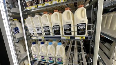 Supermarkets deny milk shortages as strike continues