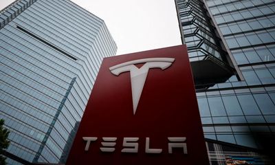 Tesla earns $690m less than expected in third quarter