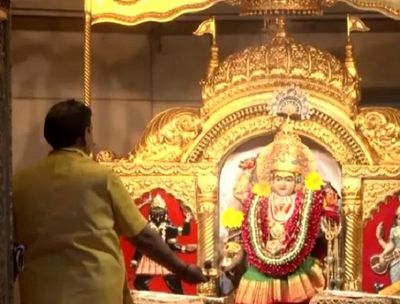 Delhi: Morning 'aarti' performed at Delhi's Jhandewalan temple on fifth day of Navratri