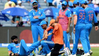 India vs Bangladesh | Hardik Pandya leaves field after twisting ankle
