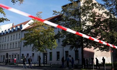 Olaf Scholz vows to fight antisemitism after Berlin synagogue firebombed