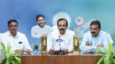 Pullela Gopichand and Karanam Malleswari selected for YSR Lifetime Achievement Awards