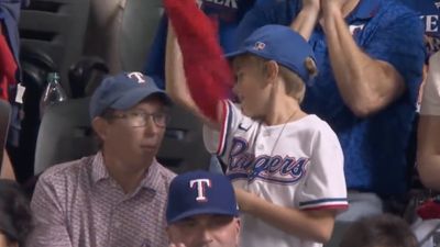 Fox’s Cameras Caught a Dad Giving His Son a Great Lesson During Key Rangers At-Bat