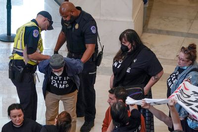 More than 300 are arrested in a Capitol Hill demonstration urging a Israel-Hamas war cease-fire