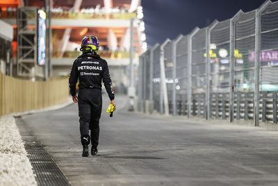 Hamilton didn't feel "singled out" by FIA over Qatar GP track cross incident