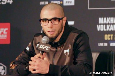 Muhammad Mokaev ‘very happy’ to fight ranked Tim Elliott at UFC 294, sees weakness in grappling