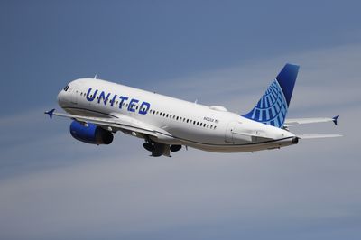 United Airlines will board passengers by window, middle, then aisle seats
