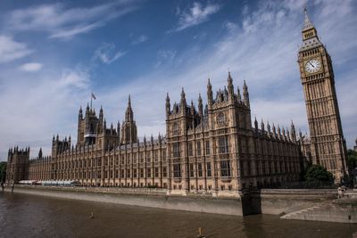 Commons security guards suspend planned strike action