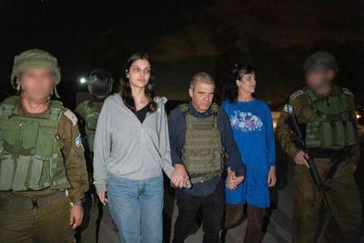 Live updates | Hamas frees 2 American hostages, even as Israel airstrikes continue in southern Gaza