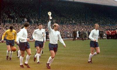 Sir Bobby Charlton, Manchester United legend and World Cup winner, dies at 86