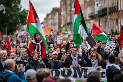 Thousands march in Dublin in support of Palestinians