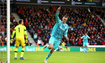 Kalajdzic completes Wolves comeback win at 10-man Bournemouth