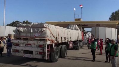 First aid trucks arrive in Gaza as UK calls for world to prevent regional conflict
