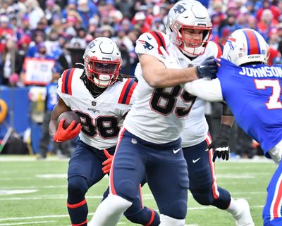 Patriots Wire staff picks and scores for Patriots-Bills game