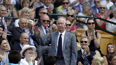 Bobby Charlton, the Manchester United and England soccer great, dies at 86